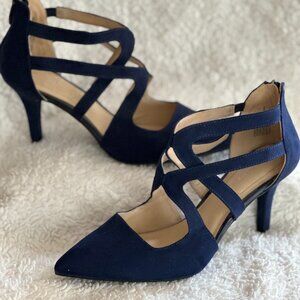 Liz Claiborne Refined Comfort Navy Blue Heels size 8.5 NEW never worn!